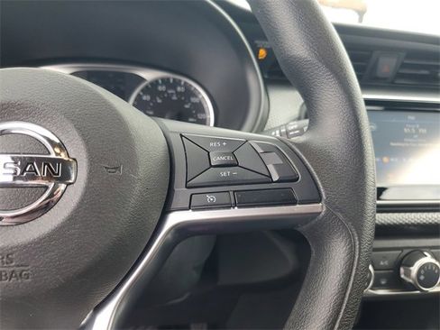 Used 2020 Nissan Kicks S image 17