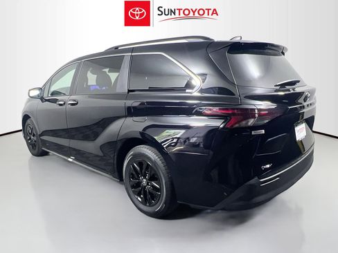 Used 2026 Toyota Sienna XLE FWD image 6