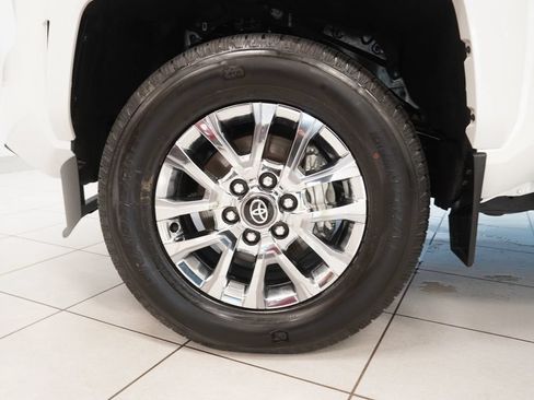 Used 2025 Toyota Tacoma Limited AWD/4WD image 16