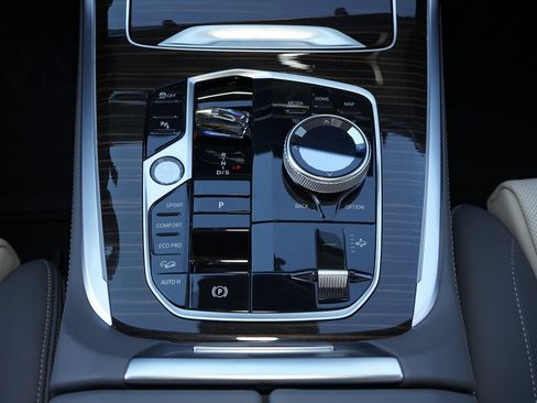 Used 2024 BMW X7 xDrive40i w/ Executive Package image 19