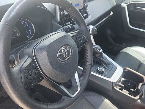 Used 2022 Toyota RAV4 Limited AWD/4WD image 19