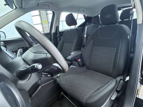 Used 2022 Nissan Kicks S image 10