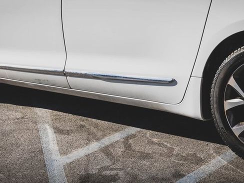 Used 2018 Chrysler Pacifica Limited w/ Tire & Wheel Group image 28