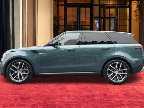 Used 2023 Land Rover Range Rover Sport SE AWD/4WD image 2
