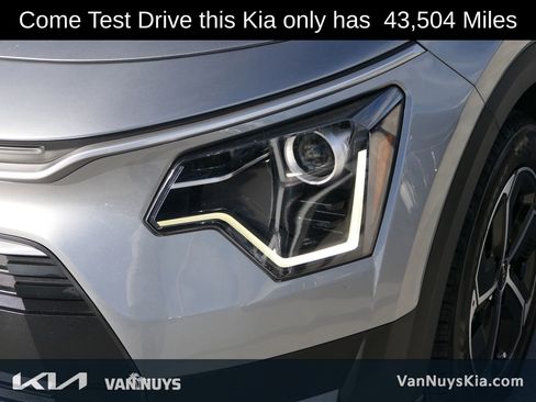 Used 2023 Kia Niro EX image 8