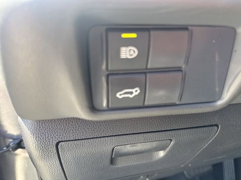 Used 2021 Toyota Highlander XLE FWD image 17