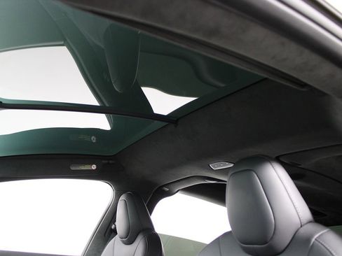 Used 2024 Tesla Model X image 9