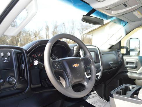 Used 2016 Chevrolet Silverado 2500 W/T AWD/4WD image 11