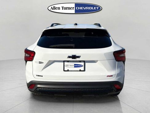 New 2026 Chevrolet Trax RS w/ Sunroof Package FWD image 5