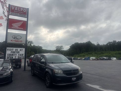Used 2014 Dodge Grand Caravan SE FWD image 3