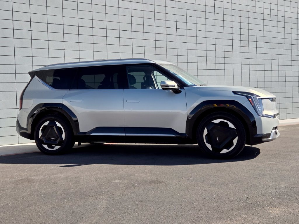 Used 2024 Kia EV9 Land AWD/4WD image 7