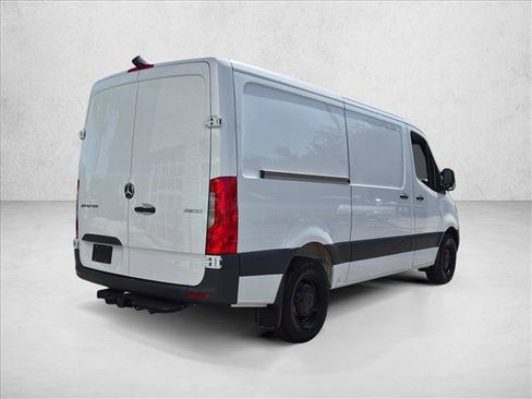 Used 2025 Mercedes-Benz Sprinter 2500 image 5