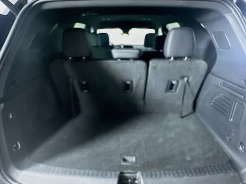 Used 2025 Chevrolet Traverse LT image 30