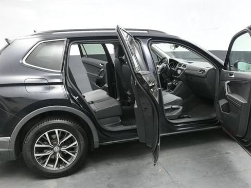 Used 2020 Volkswagen Tiguan SE AWD/4WD image 18
