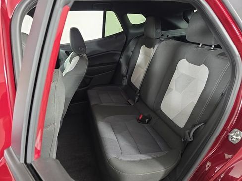 Used 2025 Chevrolet Trax RS FWD image 15