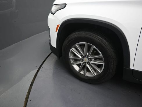 Used 2023 Chevrolet Traverse LT FWD image 13