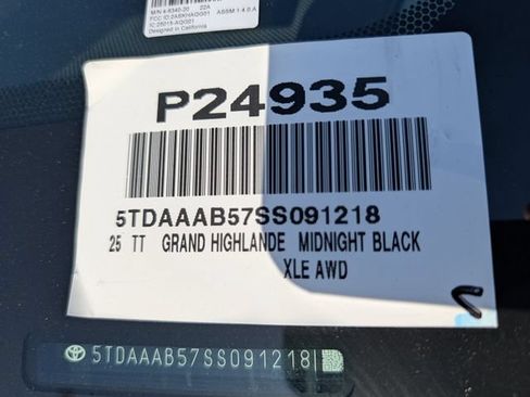 Used 2025 Toyota Grand Highlander AWD image 38