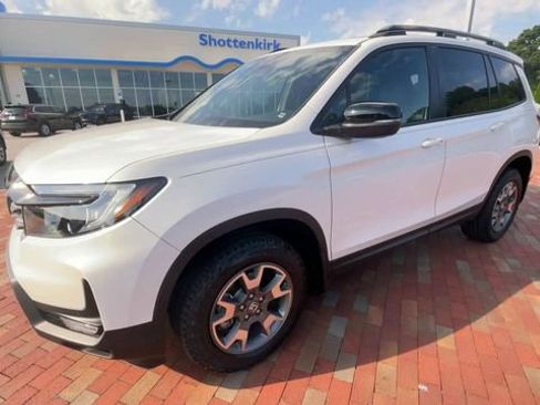 Certified 2023 Honda Passport TrailSport image 5