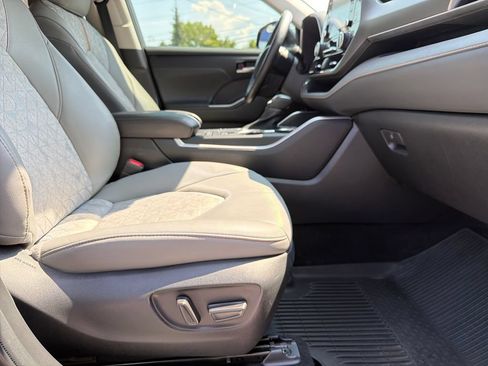 Used 2022 Toyota Highlander Bronze Edition AWD/4WD image 43