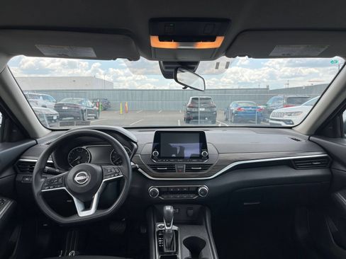 Used 2025 Nissan Altima 2.5 SV FWD image 34