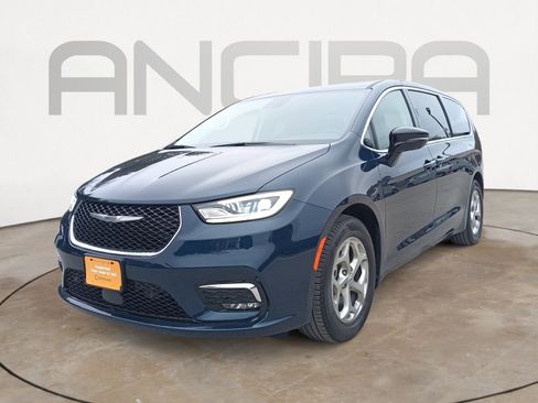 Certified 2024 Chrysler Pacifica Limited image 6