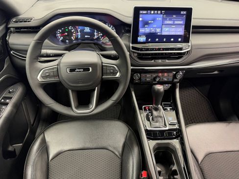 Used 2025 Jeep Compass Latitude w/ Convenience Group AWD/4WD image 30