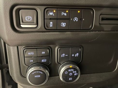 Used 2023 GMC Yukon SLT w/ SLT Premium Package image 35