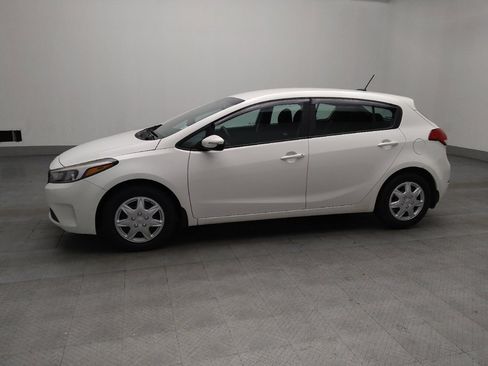Used 2017 Kia Forte LX image 2