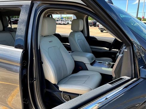 Used 2019 Ford Expedition Max Platinum RWD image 9