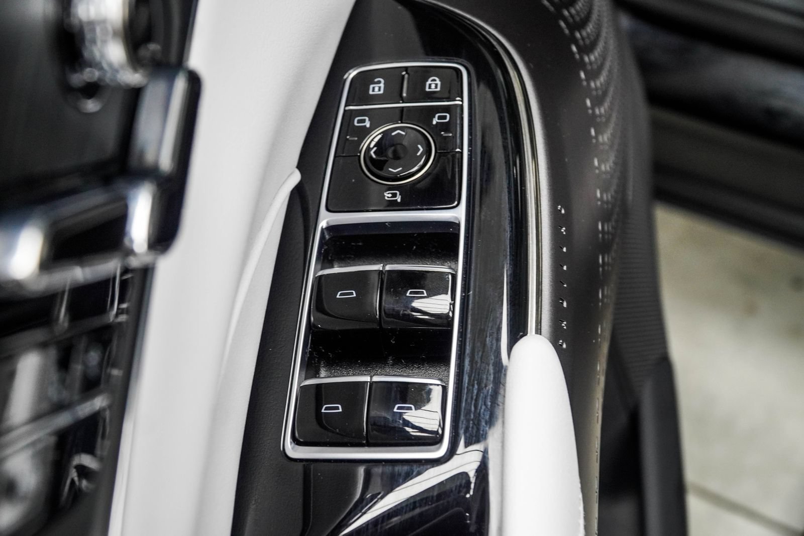Used 2024 Cadillac Lyriq Sport RWD image 39