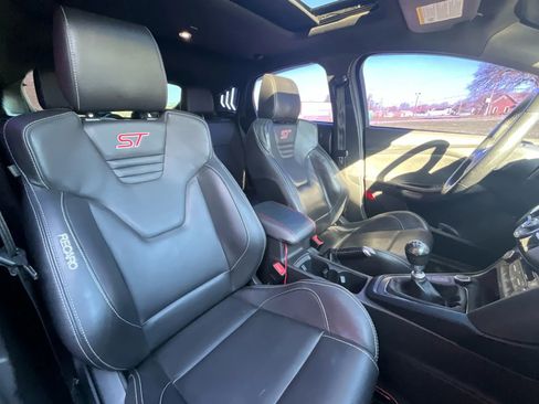 Used 2017 Ford Focus ST image 16