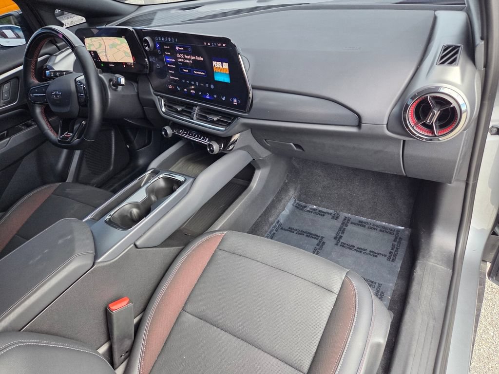 Certified 2024 Chevrolet Equinox EV RS FWD image 17