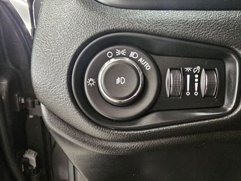Used 2016 Jeep Renegade Latitude image 14