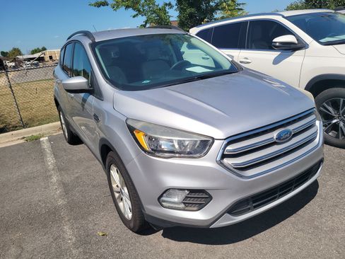 Used 2018 Ford Escape SE FWD image 3