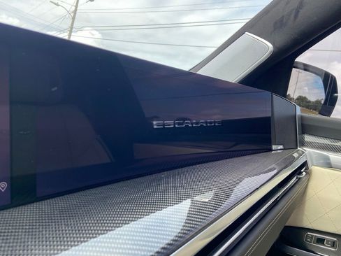 New 2025 Cadillac Escalade ESV Sport Platinum image 66