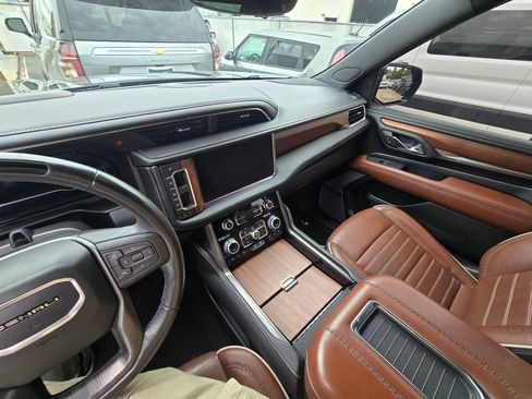 Used 2023 GMC Yukon Denali Ultimate image 16