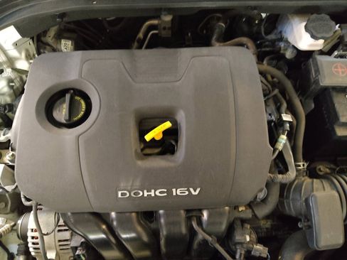 Used 2017 Hyundai Elantra SE image 30