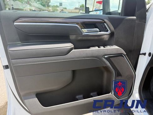 Used 2025 Chevrolet Silverado 2500 LT w/ Convenience Package AWD/4WD image 9