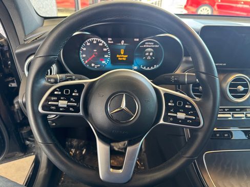 Used 2022 Mercedes-Benz GLC 300 4MATIC w/ Premium Package Lite image 9