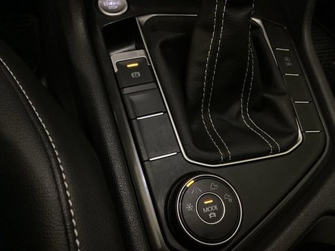 Used 2022 Volkswagen Tiguan SE image 19