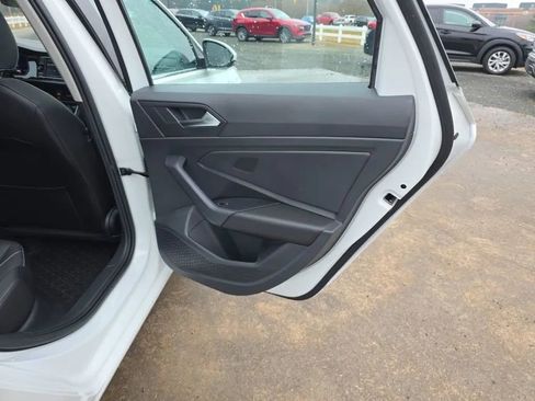 Used 2023 Volkswagen Jetta SE image 40