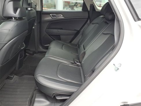 Used 2026 Kia Sportage EX w/ EX Panorama Roof Package image 11