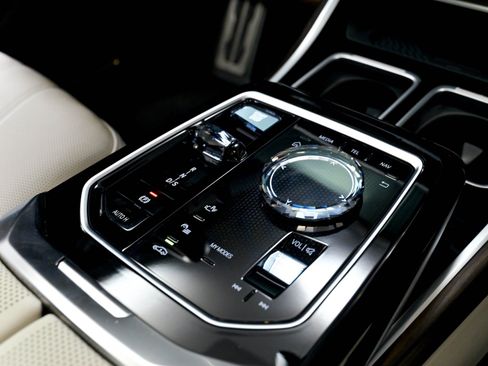 Used 2023 BMW 760i xDrive w/ Luxury Rear Seating Package AWD/4WD image 24
