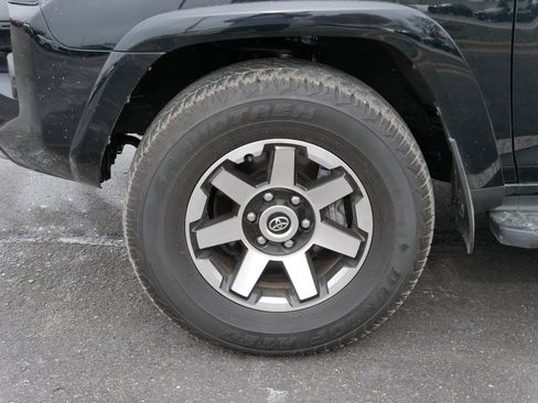 Certified 2024 Toyota 4Runner TRD Off-Road image 5