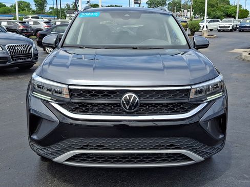 Certified 2023 Volkswagen Taos SE w/ Black Wheel Package FWD image 2
