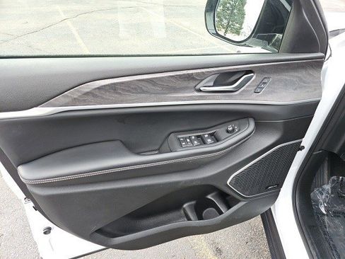 Used 2022 Jeep Grand Cherokee Limited 4xe w/ Luxury Tech Group II image 21