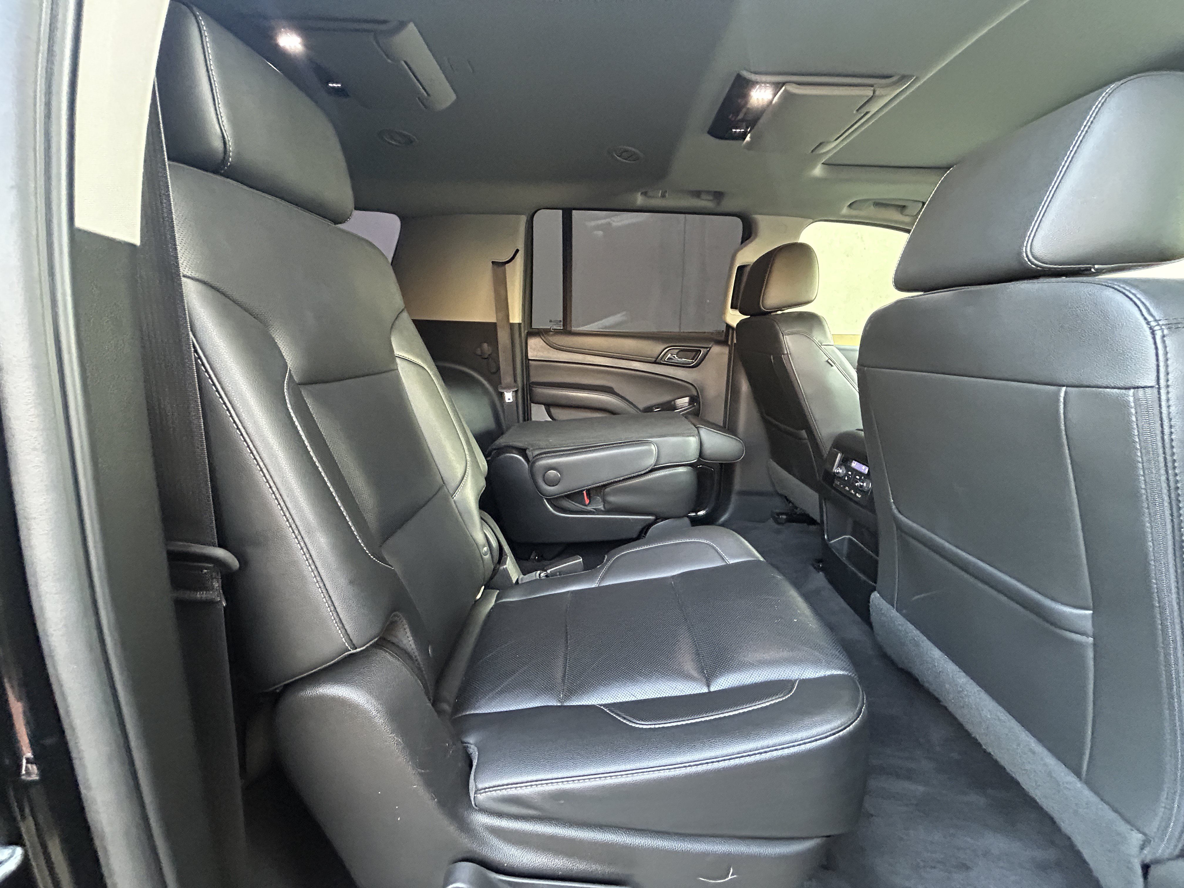 Used 2019 Chevrolet Suburban Premier AWD/4WD image 32