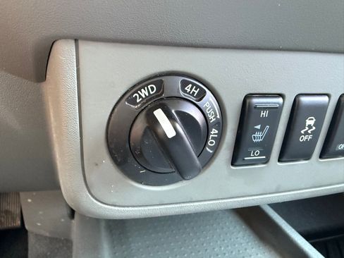 Used 2021 Nissan Frontier SV w/ Midnight Edition Floor Mats image 28