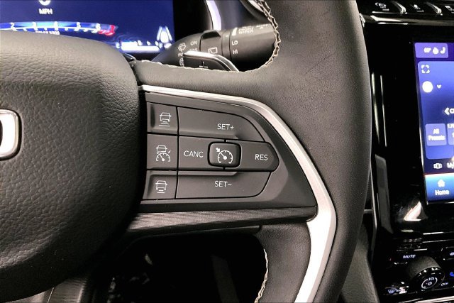 Used 2023 Jeep Grand Cherokee Altitude AWD/4WD image 28