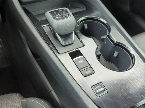 Used 2024 Nissan Rogue SV FWD image 12
